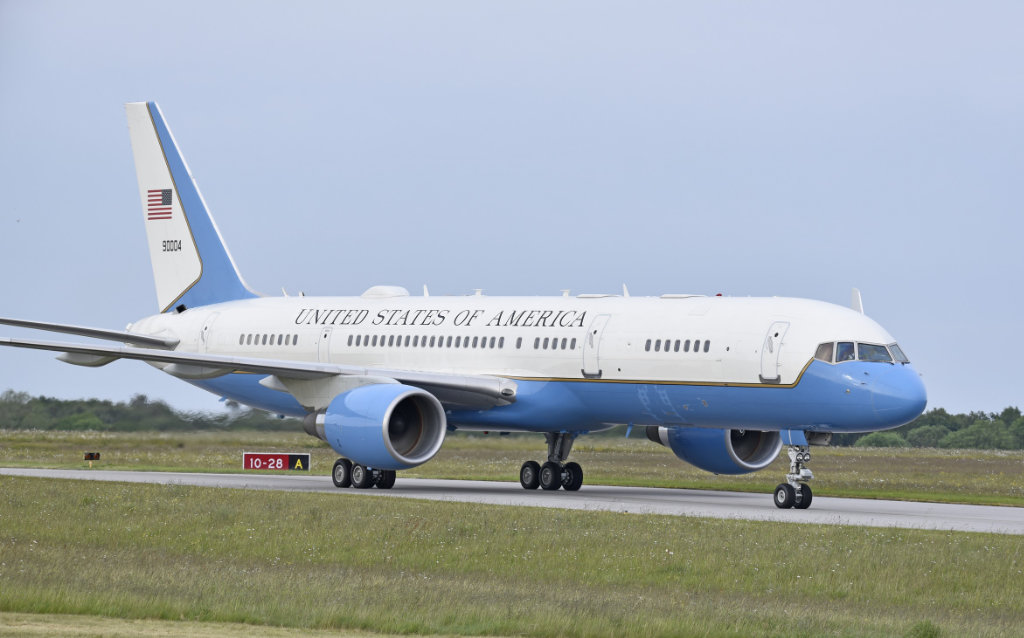 U.S. Air Force C-32A, Boeing 757-2G4(WL), a specially configured version of the Boeing 757-200 U.S. Air Force C-32A, Boeing 757-2G4(WL), a specially configured version of the Boeing 757-200